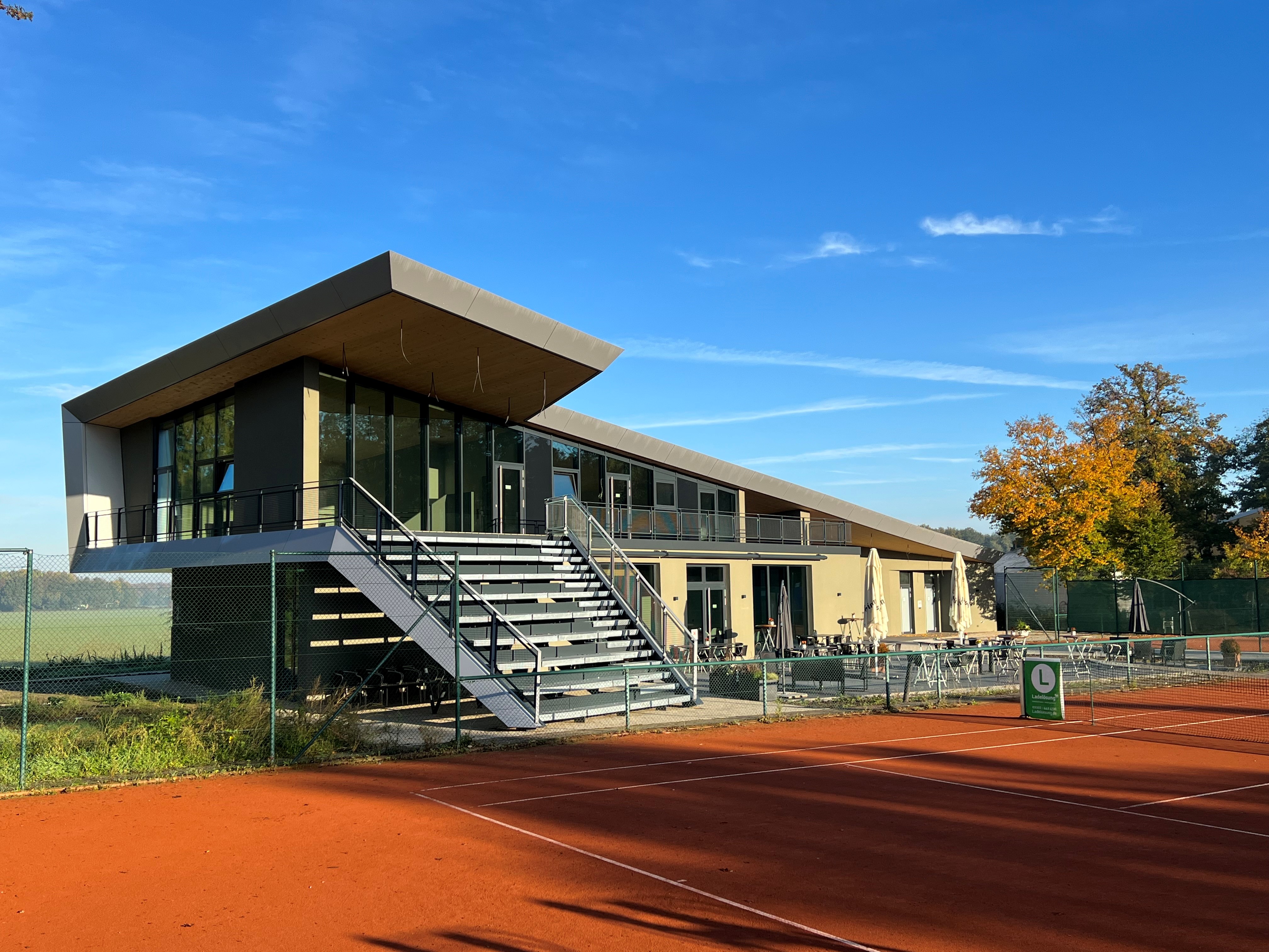 Neubau Tennisheim Ratingen-Fassade